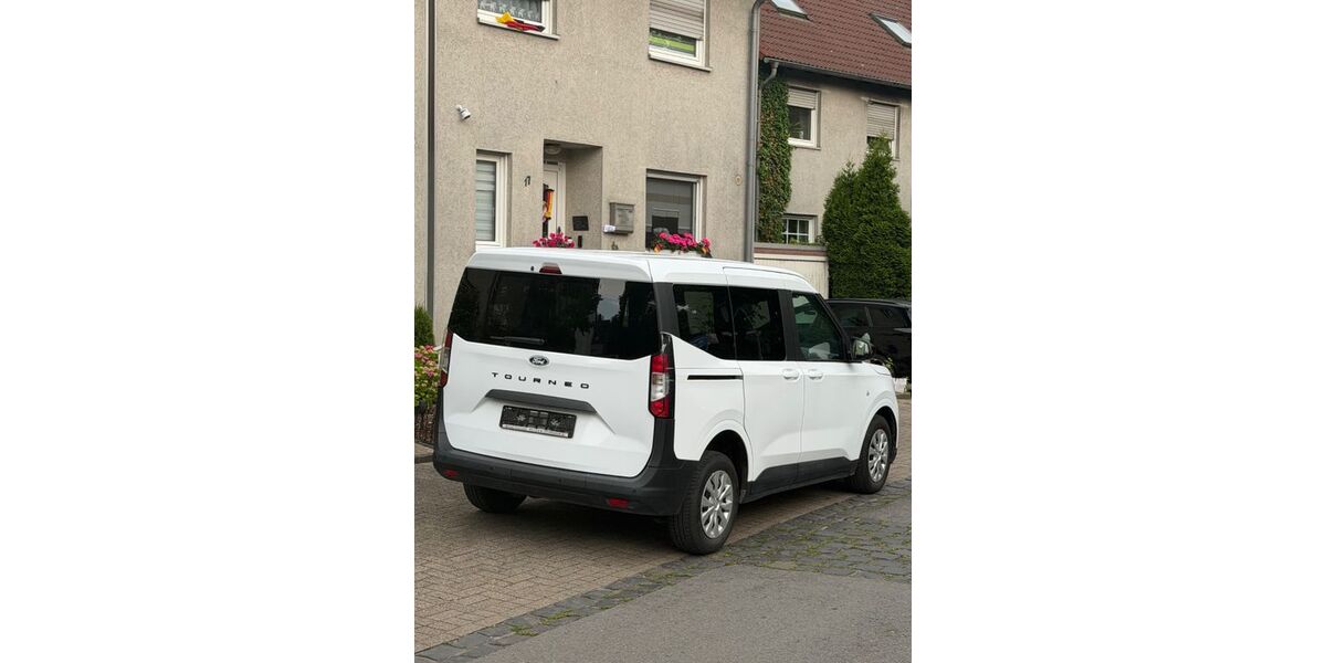 Ford Tourneo Courier 16.000 km 17.999 &euro; Gelsenkirchen 45889